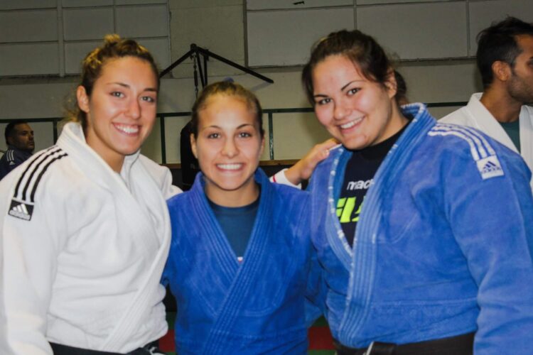 Al centro Odette con a sinitra Valentina Giorgis e a destra Elisa Marchiò, entrambe sue compagne di squadra nel GS Esercito
